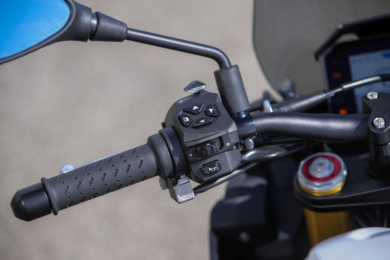 Aprilia Tuono V4 VS KTM 1290 Super Duke GT: la SFIDA delle hypernaked!